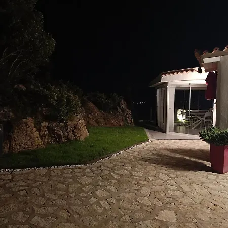 Domo Ruia - Red House