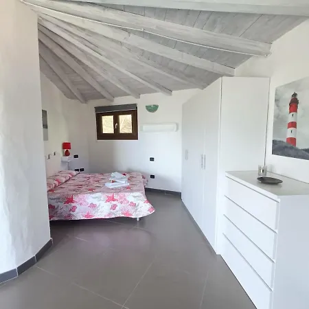 Domo Ruia - Red House * Porto Istana