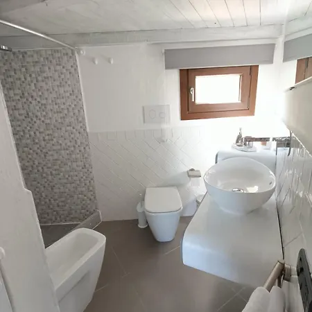 Domo Ruia - Red House Porto Istana